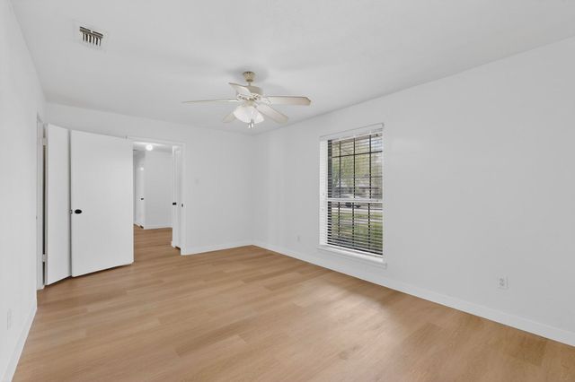 213 Gregory Drive, Desoto, TX 75115