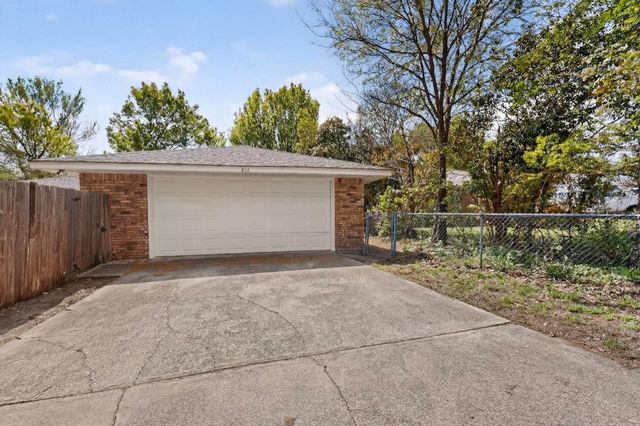 213 Gregory Drive, Desoto, TX 75115