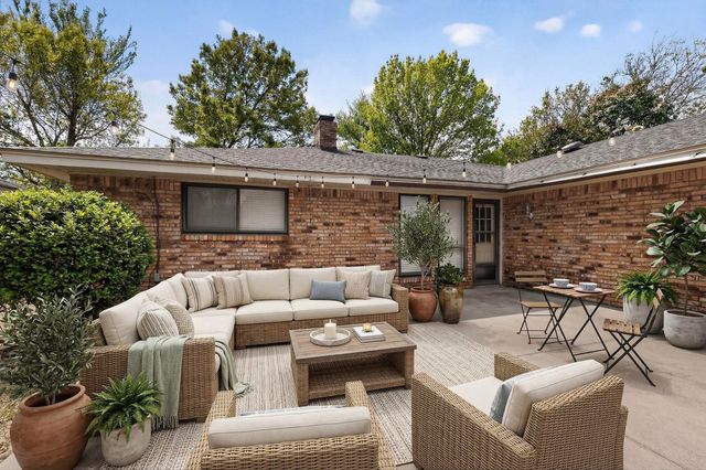 213 Gregory Drive, Desoto, TX 75115