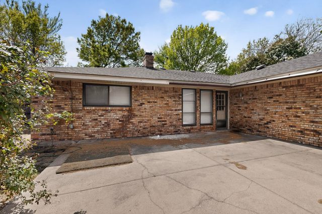 213 Gregory Drive, Desoto, TX 75115