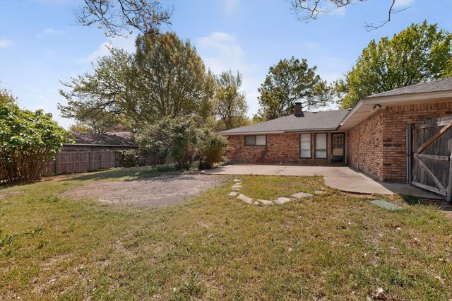 213 Gregory Drive, Desoto, TX 75115