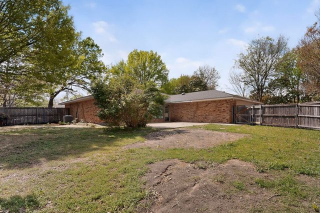 213 Gregory Drive, Desoto, TX 75115