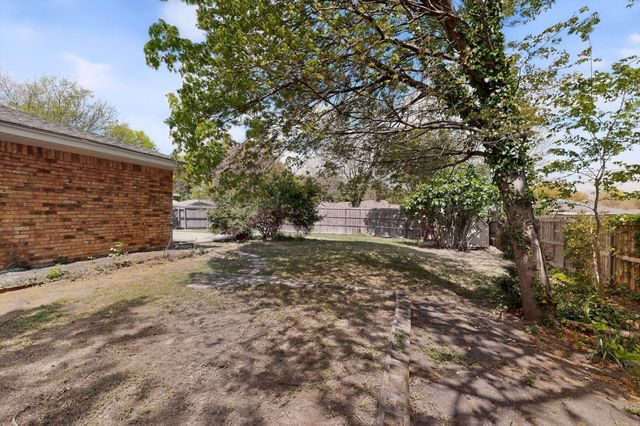 213 Gregory Drive, Desoto, TX 75115