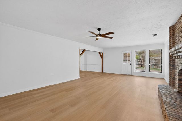 213 Gregory Drive, Desoto, TX 75115