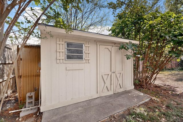 213 Gregory Drive, Desoto, TX 75115