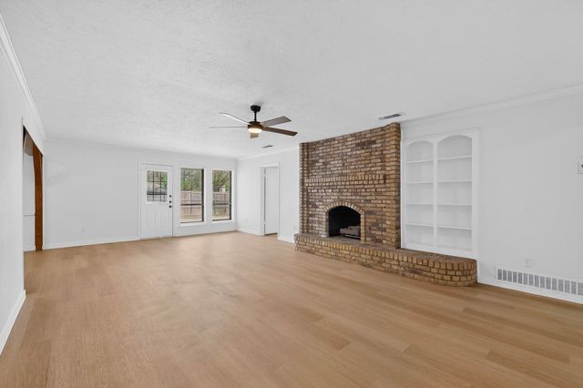 213 Gregory Drive, Desoto, TX 75115