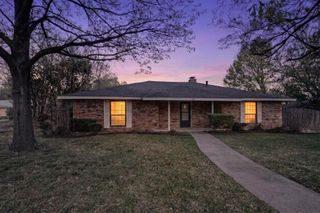 213 Gregory Drive, Desoto, TX 75115