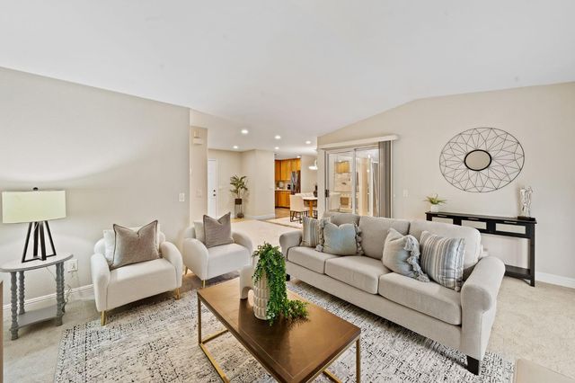 7523 Sunfaire Ln, Sacramento, CA 95828