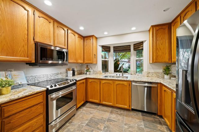 7523 Sunfaire Ln, Sacramento, CA 95828