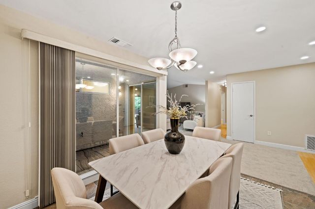 7523 Sunfaire Ln, Sacramento, CA 95828