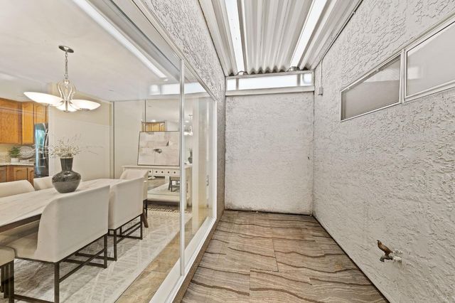 7523 Sunfaire Ln, Sacramento, CA 95828