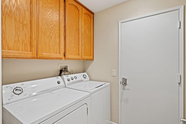 7523 Sunfaire Ln, Sacramento, CA 95828