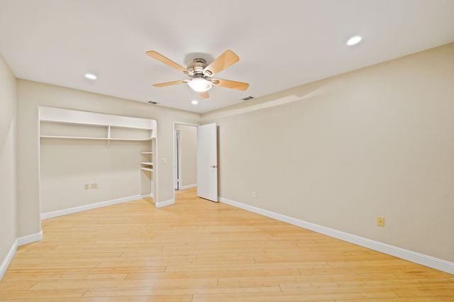 7523 Sunfaire Ln, Sacramento, CA 95828