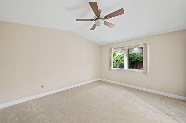 7523 Sunfaire Ln, Sacramento, CA 95828