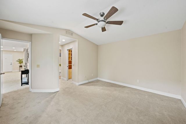 7523 Sunfaire Ln, Sacramento, CA 95828