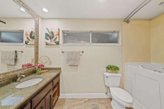 7523 Sunfaire Ln, Sacramento, CA 95828