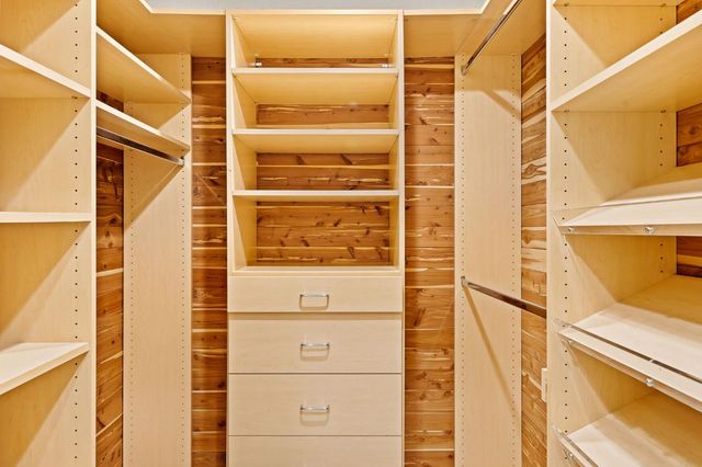 7523 Sunfaire Ln, Sacramento, CA 95828