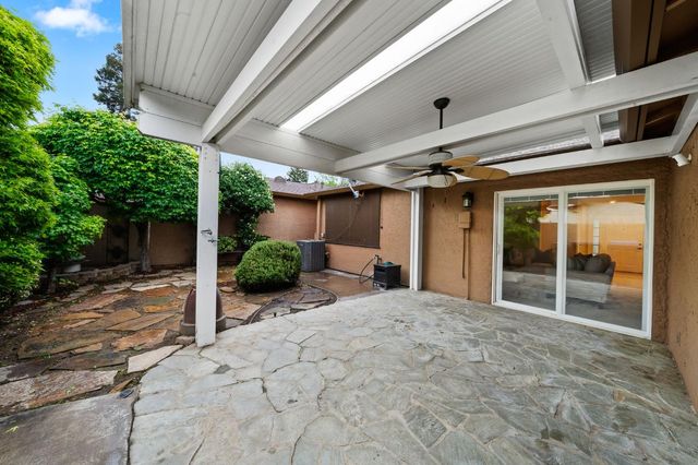 7523 Sunfaire Ln, Sacramento, CA 95828