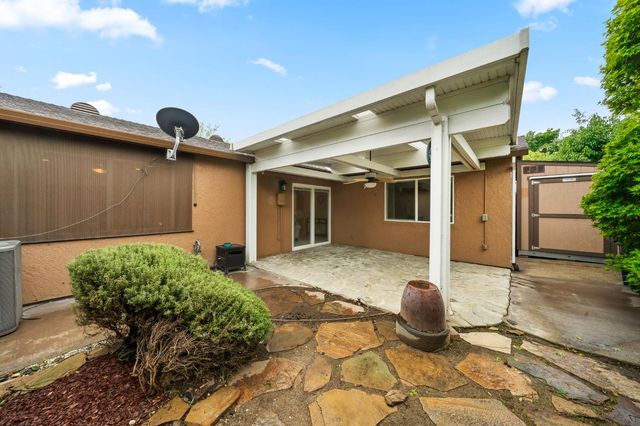 7523 Sunfaire Ln, Sacramento, CA 95828