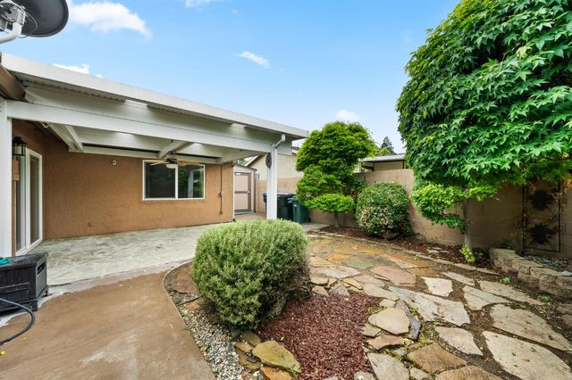 7523 Sunfaire Ln, Sacramento, CA 95828