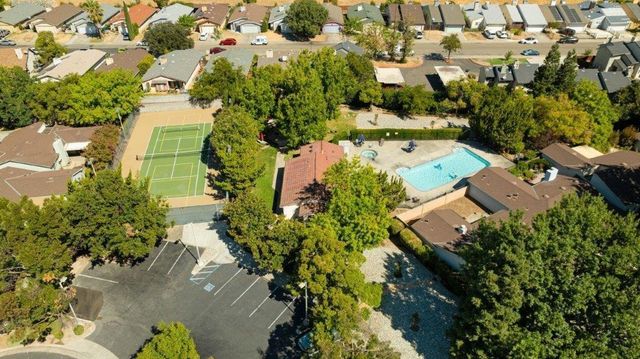 7523 Sunfaire Ln, Sacramento, CA 95828