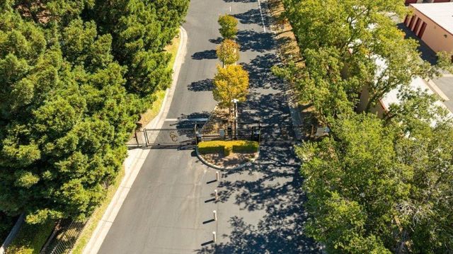 7523 Sunfaire Ln, Sacramento, CA 95828