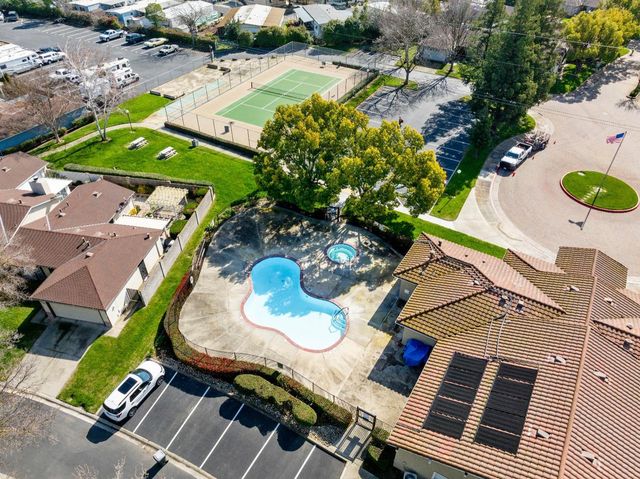 7523 Sunfaire Ln, Sacramento, CA 95828