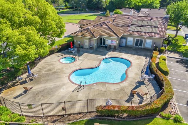 7523 Sunfaire Ln, Sacramento, CA 95828