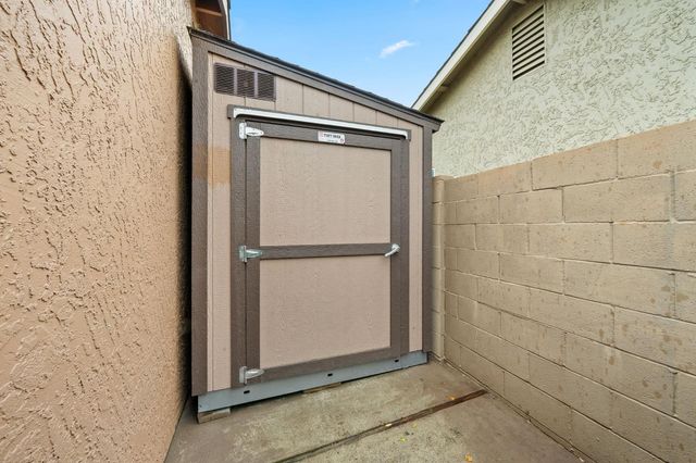 7523 Sunfaire Ln, Sacramento, CA 95828