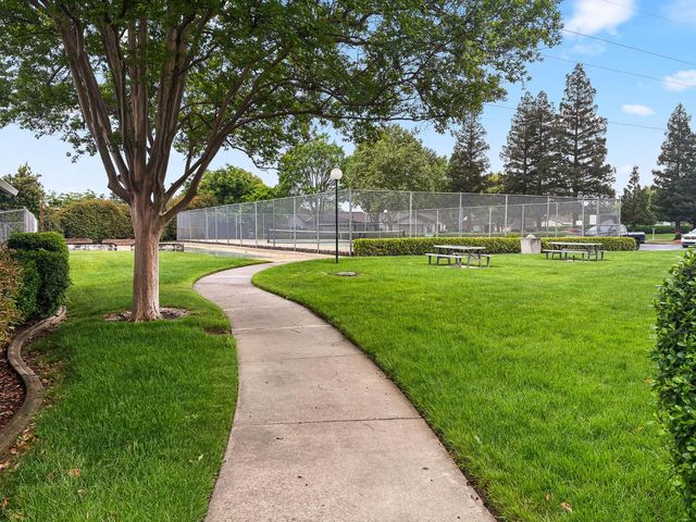 7523 Sunfaire Ln, Sacramento, CA 95828