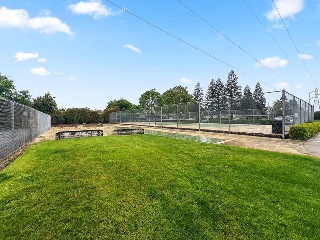 7523 Sunfaire Ln, Sacramento, CA 95828