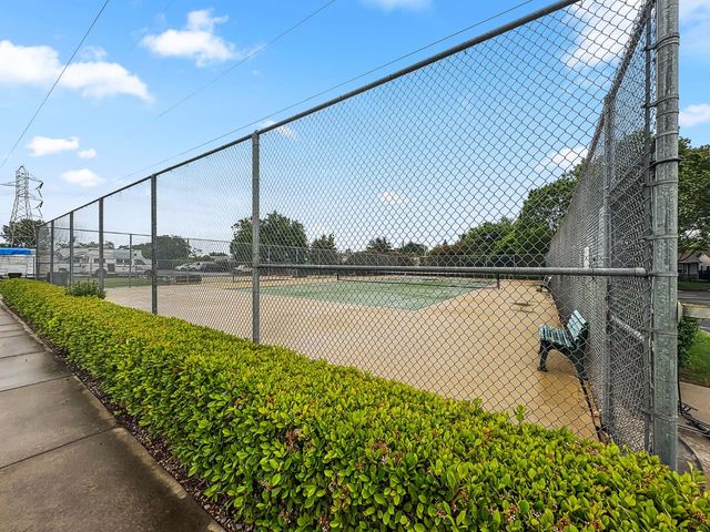 7523 Sunfaire Ln, Sacramento, CA 95828