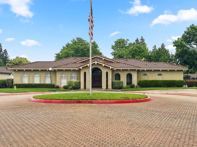 7523 Sunfaire Ln, Sacramento, CA 95828