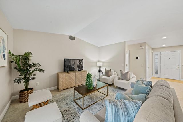 7523 Sunfaire Ln, Sacramento, CA 95828