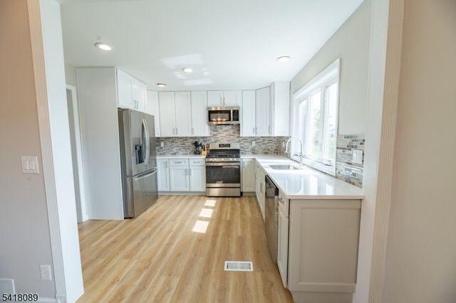 9 Montrose Rd, Franklin Twp., NJ 08873