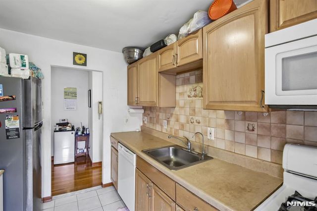 2350 Linwood Avenue 4E, Fort Lee, NJ 07024