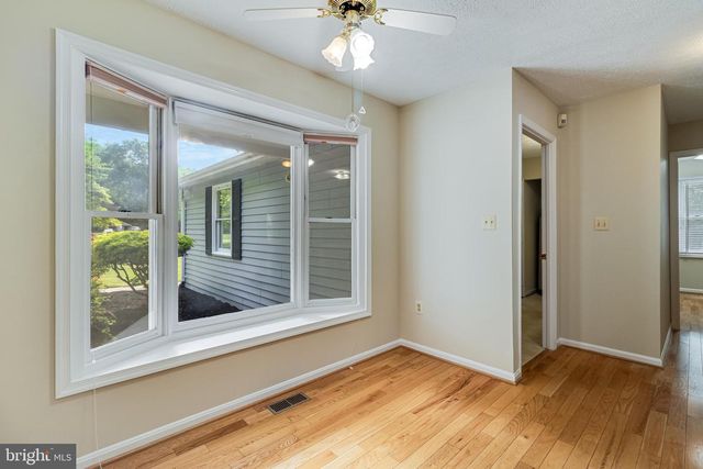 37287 E LAKELAND DR, Mechanicsville, MD 20659