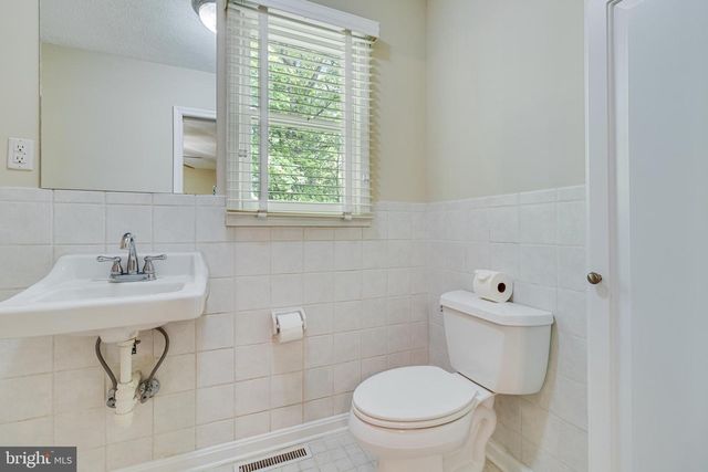 37287 E LAKELAND DR, Mechanicsville, MD 20659