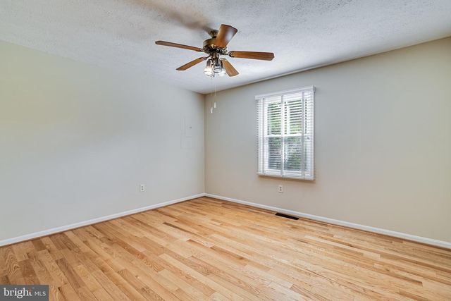 37287 E LAKELAND DR, Mechanicsville, MD 20659