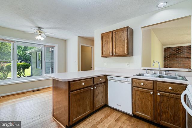 37287 E LAKELAND DR, Mechanicsville, MD 20659