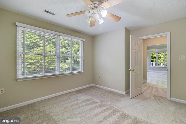 37287 E LAKELAND DR, Mechanicsville, MD 20659