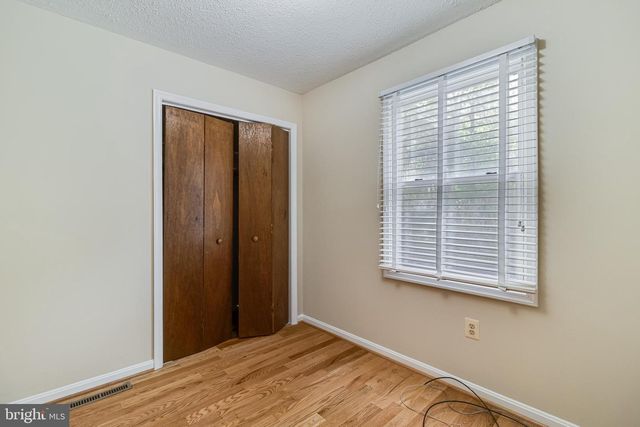 37287 E LAKELAND DR, Mechanicsville, MD 20659