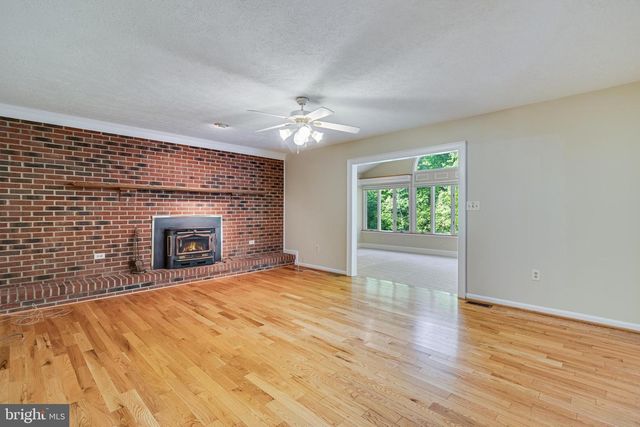 37287 E LAKELAND DR, Mechanicsville, MD 20659