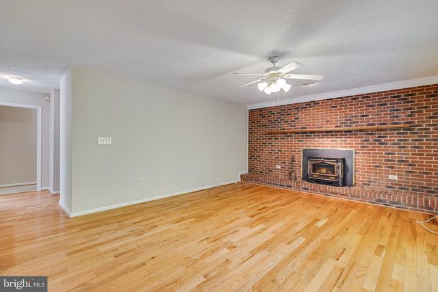 37287 E LAKELAND DR, Mechanicsville, MD 20659