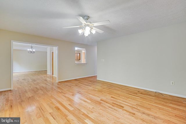 37287 E LAKELAND DR, Mechanicsville, MD 20659
