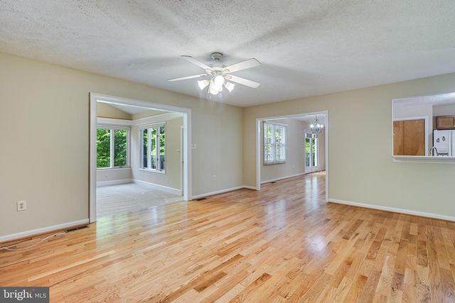 37287 E LAKELAND DR, Mechanicsville, MD 20659
