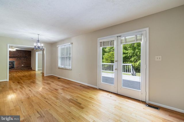 37287 E LAKELAND DR, Mechanicsville, MD 20659