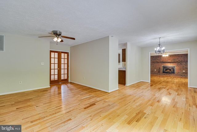 37287 E LAKELAND DR, Mechanicsville, MD 20659