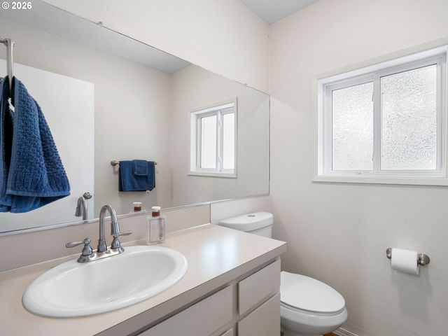 3945 PARKER Rd, West Linn, OR 97068