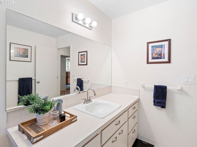 3945 PARKER Rd, West Linn, OR 97068